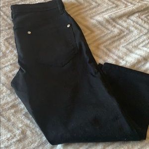 NWOT sz 6 Black cropped below the knee Venus jean